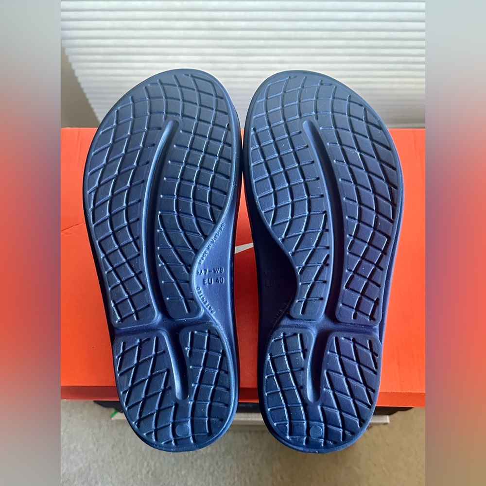 OOFOS Navy Comfort Unisex Slides - Picture 8 of 9